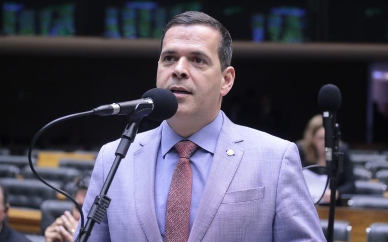 Comissão aprova proibição de uso de pneus reformados em motos