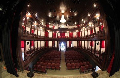 Theatro Sete de Setembro abre as portas para apresentação de stand up beneficente