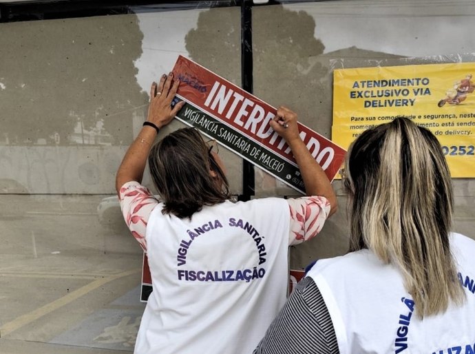 Vigilância Sanitária interdita farmácia na Gruta de Lourdes