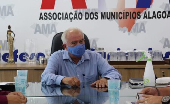 Fernando Sérgio Lira publicou decreto com sobre rescisão de contratos nesta quinta-feira Fernando Sérgio Lira publicou decreto com sobre rescisão de contratos nesta quinta-feira