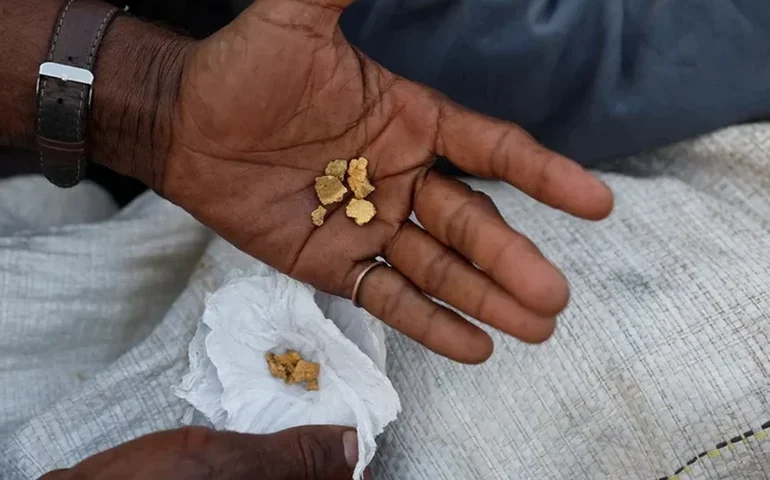 Ouro fecha em alta de 2% com expectativa de corte de juros e fim do shutdown nos EUA