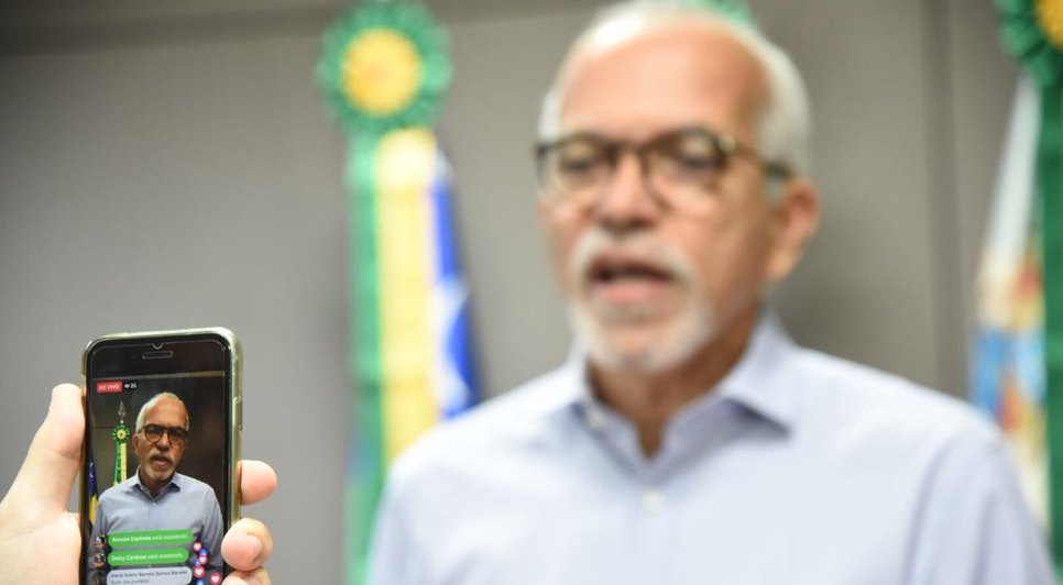 Prefeito anuncia salário na conta / Foto: Marco Vieira/PMA