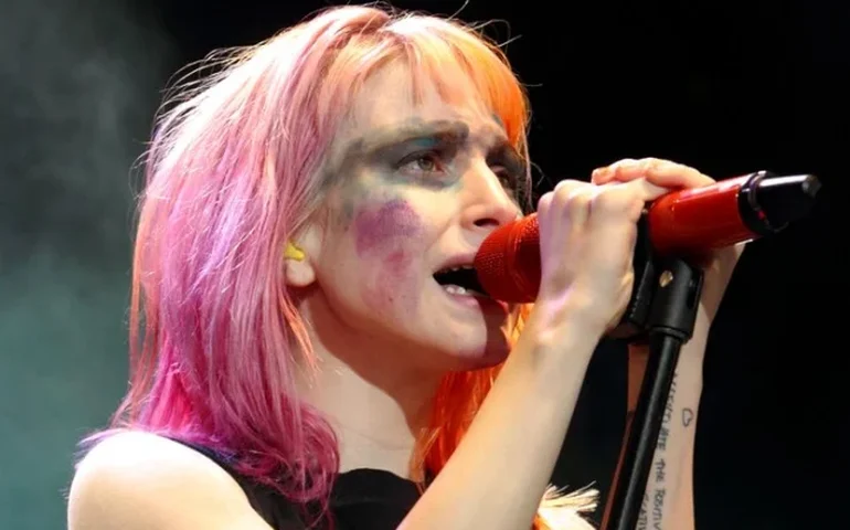 Hayley Williams, vocalista do Paramore, anuncia 1º show em SP; veja data, local e ingressos