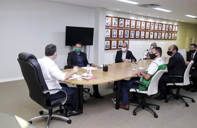 Júlio Cezar leva reivindicação do comércio de Palmeira para o governador Renan Filho