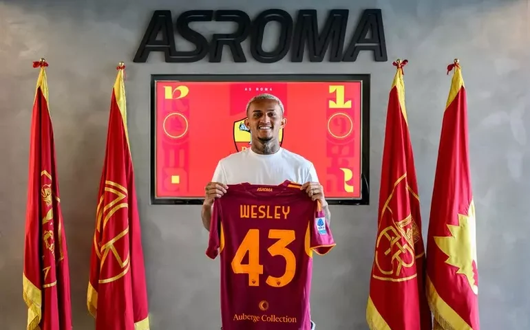 Wesley mira títulos na Roma e diz se inspirar em Cafu