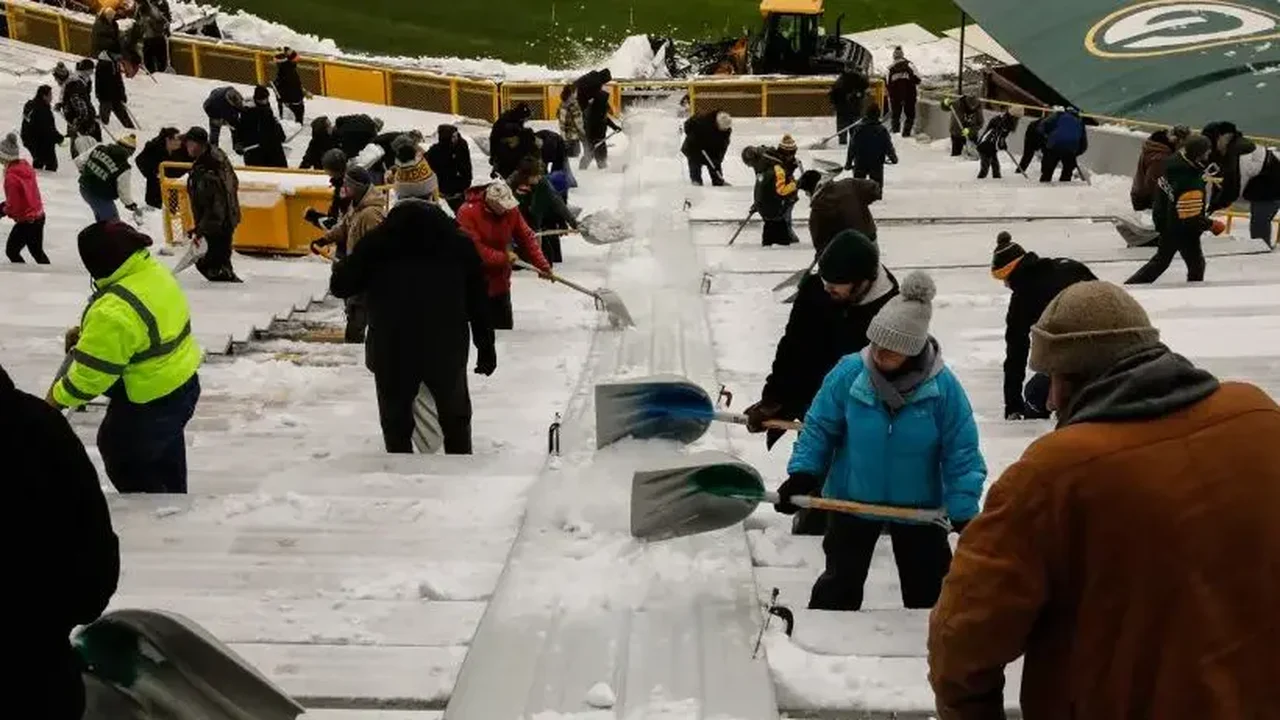 Time da NFL oferece dinheiro a voluntários que removerem neve de dentro do estádio