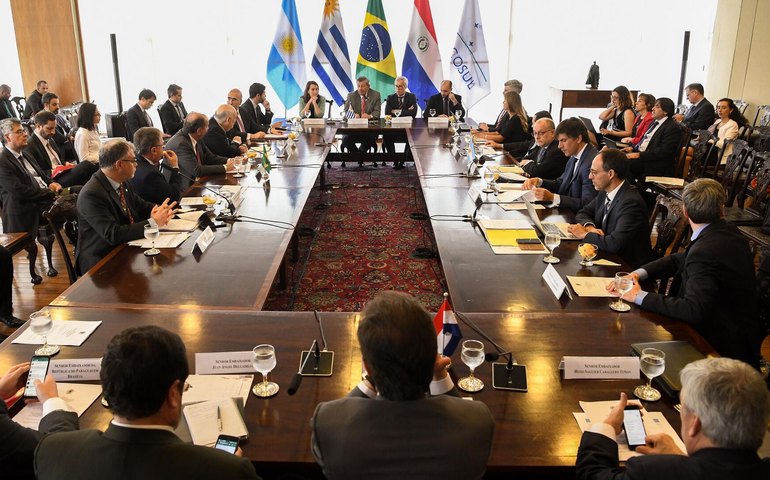 França pede à União Europeia adiamento de acordo com Mercosul