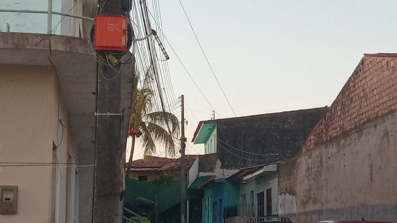 Troca de lâmpadas amarelas por LED em rua do Petrópolis é solicitada a Sima