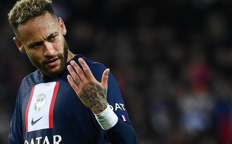 Neymar negocia para trocar PSG pelo Manchester United, diz jornal