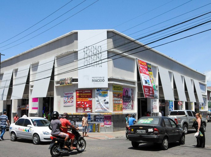 Comissão discute melhorias para abrigar ambulantes no Centro Shopping Popular