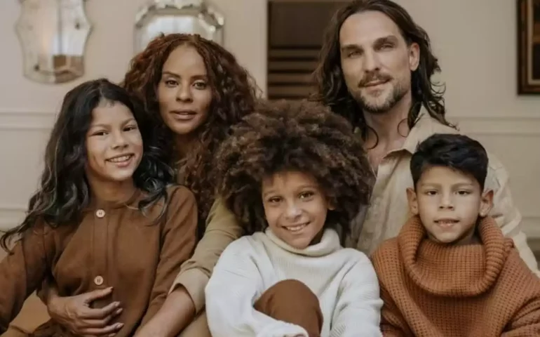 Aline Wirley desabafa sobre mudanças após adoção de filhos: 'É claro que desafios existem'