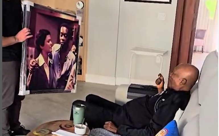 Filho de Milton Nascimento o presenteia com foto ao lado de Elis Regina