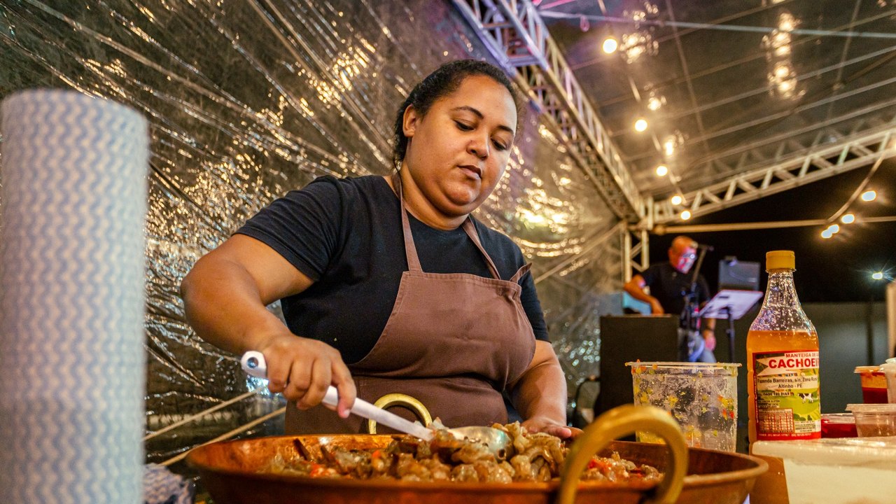 Com grande público e pratos a preço único, 1º Festival do Camarão encanta paladar dos arapiraquenses