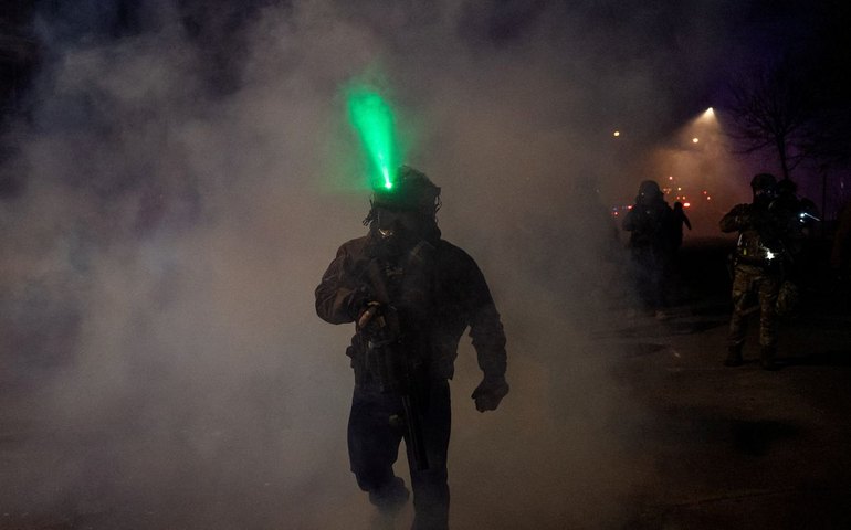 Venezuelano é baleado por agente do ICE durante operação em Minneapolis