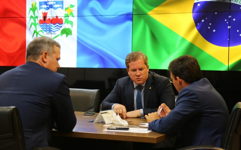 Febre Aftosa: secretário Maykon Beltrão solicita mais vacinas para AL em reunião no Mapa