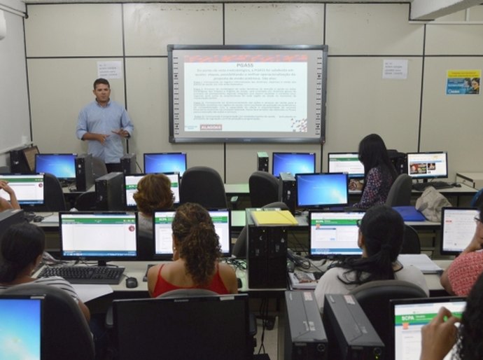 Escola de Governo prorroga edital de cadastro de instrutores