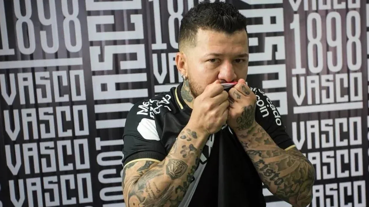 Rossi celebra 'volta para casa' e já se coloca à disposição no Vasco: 'Treinando forte'