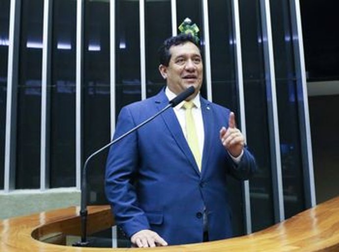PLN4: Severino Pessoa vota em favor dos aposentados, deficientes e idosos