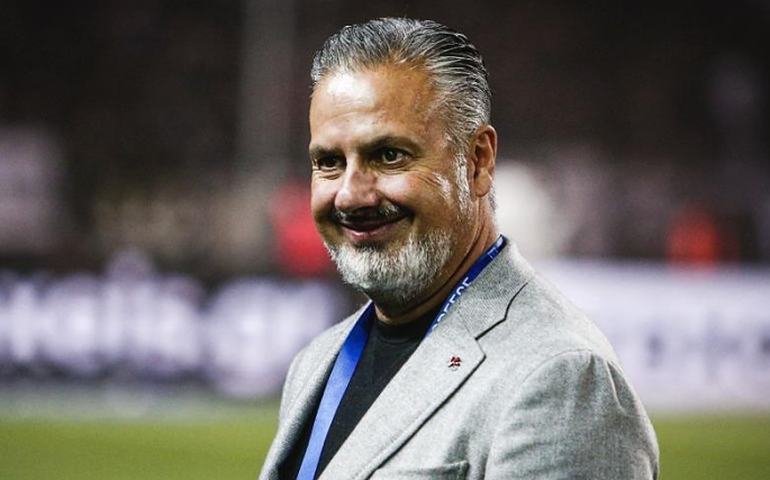 Novo diretor de futebol do Fla desembarca no Rio após encontro com Filipe Luís na Europa