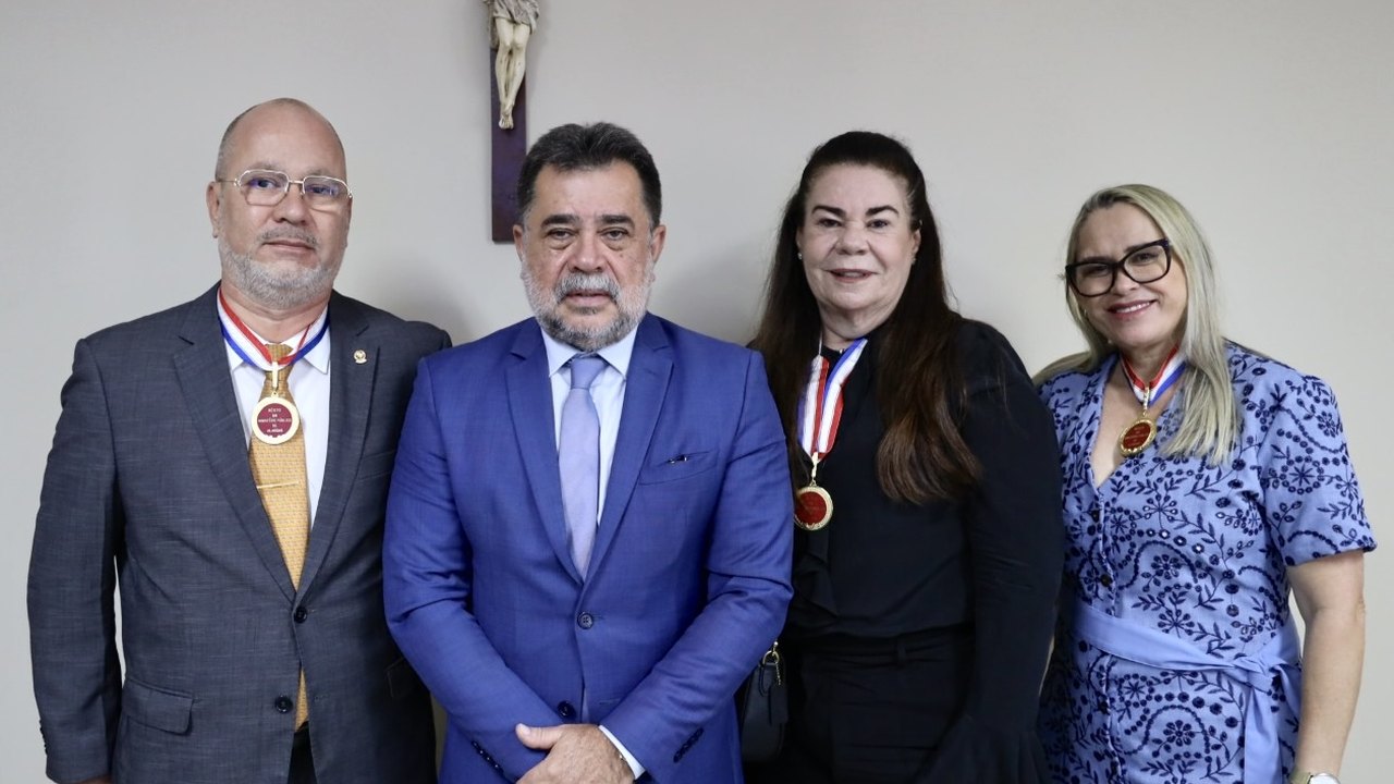 Colégio de Procuradores homenageia procuradora e promotores de Justiça com a mais alta condecoração do MPAL