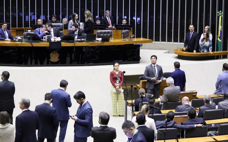 Câmara aprova bônus para servidor do INSS por revisão de benefícios