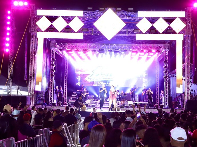 Festival da Mandioca tem início com shows musicais, tradição e recorde de público em Lagoa da Canoa