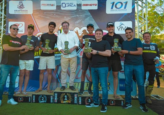 Luciano Barbosa anuncia recurso federal para arena fixa do Viva Motocross no encerramento do evento