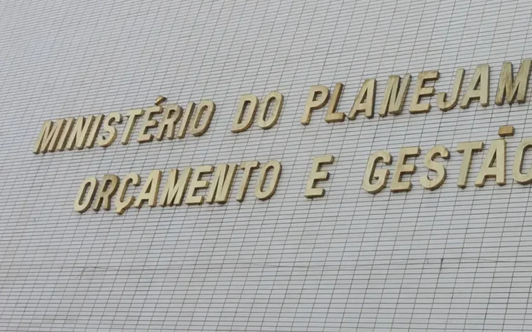 Planejamento informa que secretária Leany Lemos deixou o cargo dia 5 de abril, a pedido