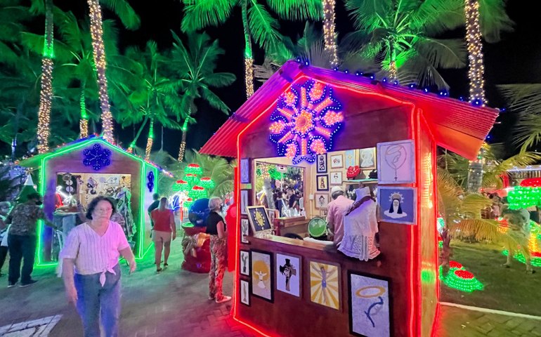Artesãos de Maceió expõem peças na Vila do Papai Noel na Praça Gogó da Ema