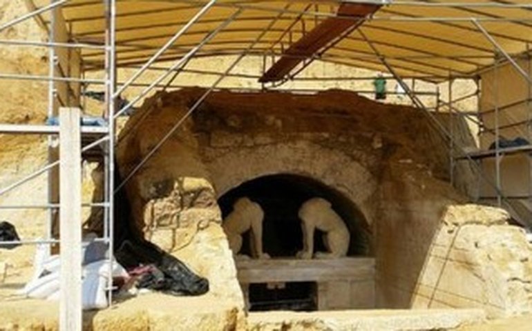 Descoberta enorme tumba no norte da Grécia do tempo de Alexandre, o Grande