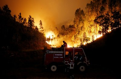 Incêndio florestal deixa 62 mortos e 59 feridos em Portugal