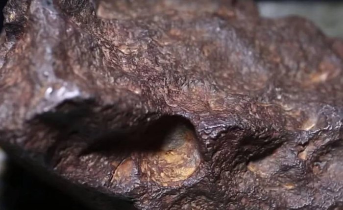 Meteorito Edmore pesa 10,22 kg e foi identificado décadas após ser usado como peso de porta em uma fazenda