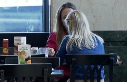 Publicada lei que protege mulheres de violência em bares e shows