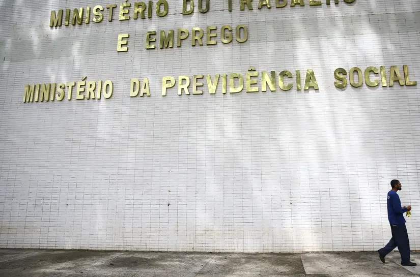 Brasil cria 85,8 mil vagas de trabalho em novembro
