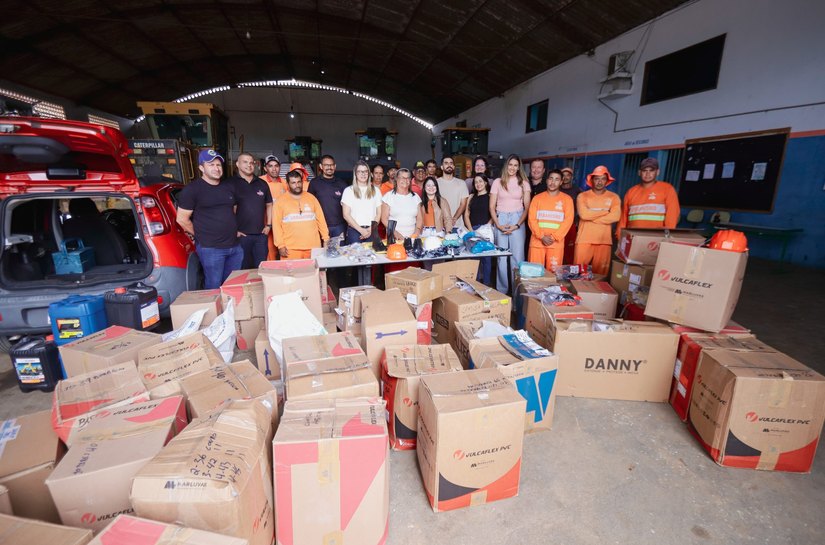 Prefeitura de Palmeira entrega kits de proteção pessoal aos colaboradores