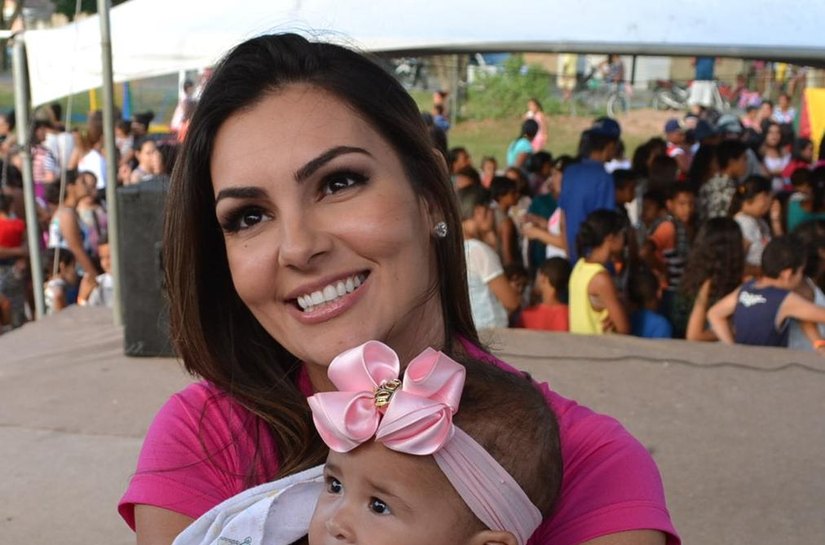 Thaise Guedes e Marx levam alegria às crianças do Santa Amélia em Maceió