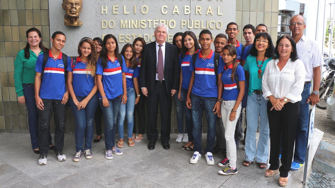 Estudantes de escola pública estadual visitam o Memorial Desembargador Hélio Cabral do MP