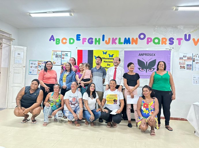 Vereador Dr. Cleber Costa participa da primeira aulas de alfabetização para profissionais do sexo em Maceió