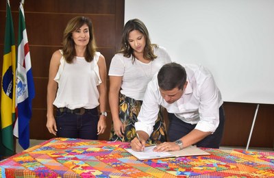 Marcelo Palmeira empossa novos membros do Conselho de Assistência Social