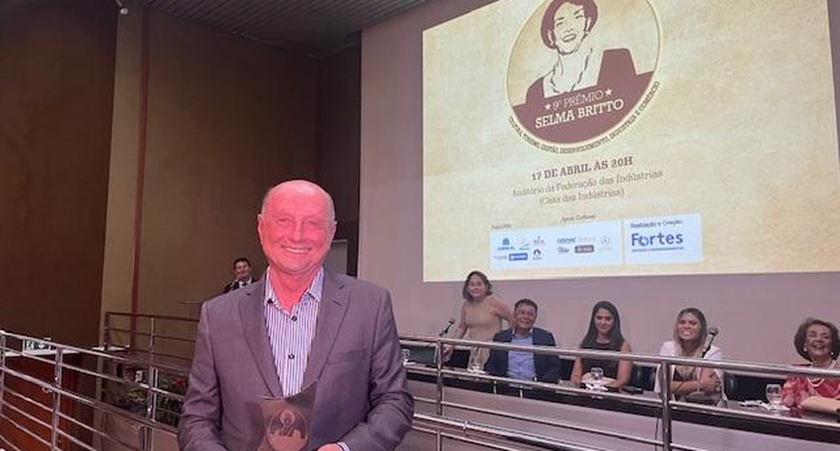 Presidente do Tribunal de Contas de Alagoas recebe prêmio Selma Britto