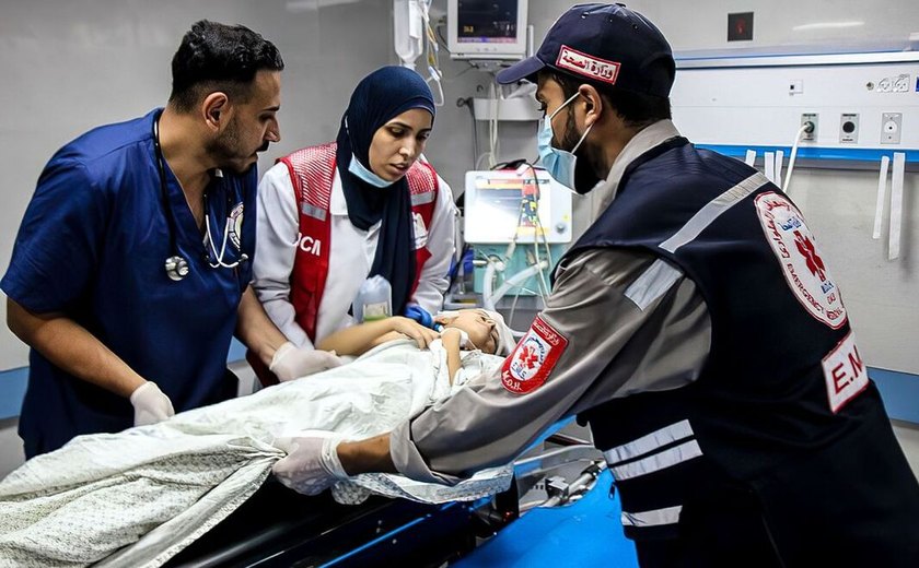 Médicos encontram parentes entre os mortos que chegam aos hospitais de Gaza