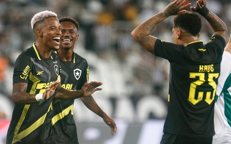 Na estreia de Artur Jorge no Engenhão, Botafogo supera Atlético-GO e vence a 1ª no Brasileirão