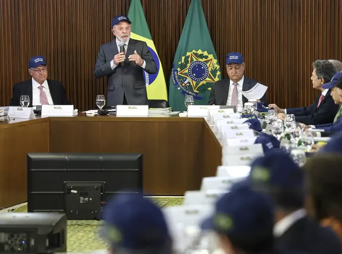Lula reafirma soberania e diz que Brasil não aceitará ofensas