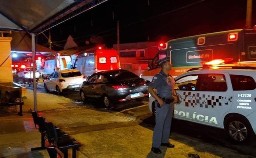 Homem esfaqueia 7 pessoas em hospital e é morto pela PM no interior de SP