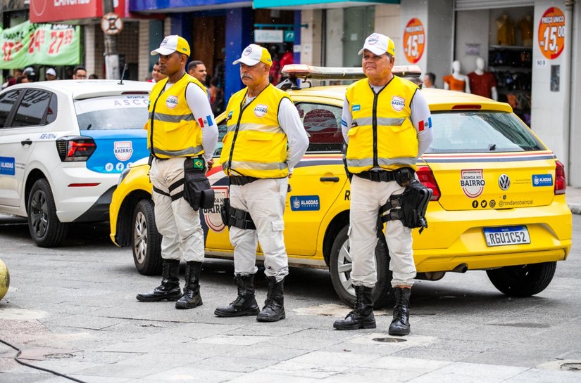 Ronda no Bairro presta atendimento a homem em situação de rua vítima de agressão em Maceió