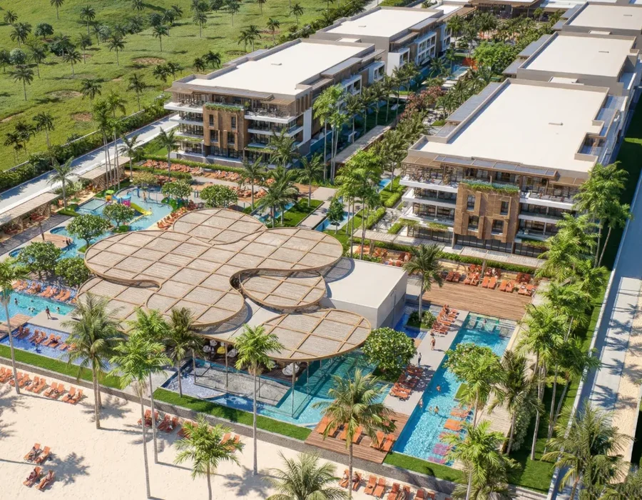 Clube de praia com piscinas integradas e acesso direto ao mar