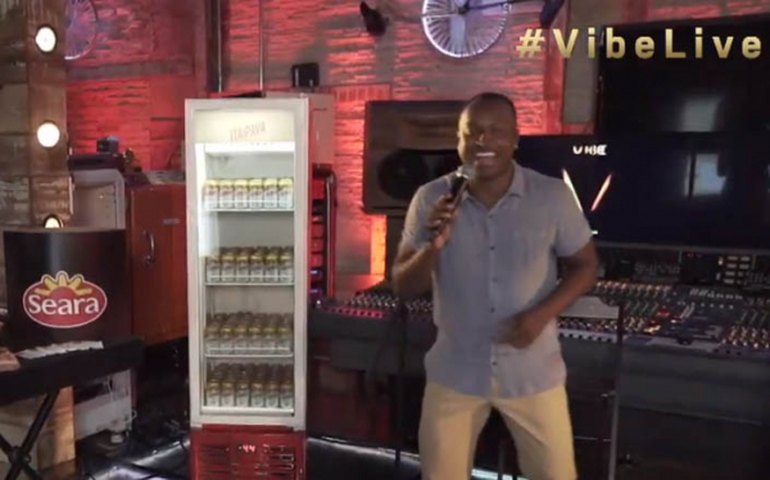 Fernanda Souza manda mensagem para ex, Thiaguinho, durante live