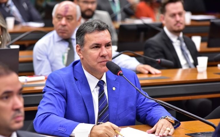 Projeto proíbe multa de trânsito por desrespeito a rodízio municipal para veículos de outras cidades