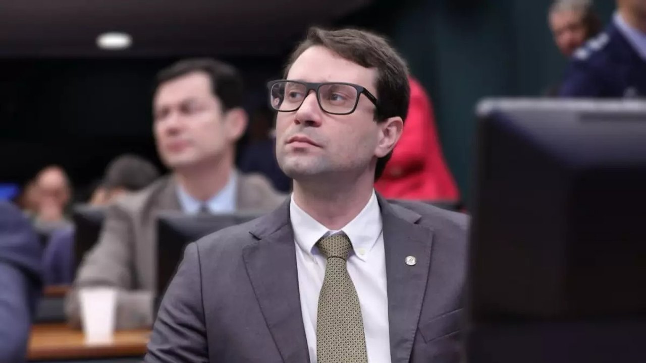 Deputado Daniel Barbosa e o presidente do ASA, Rogério Siqueira, falam sobre melhorias para o clube, em Brasília
