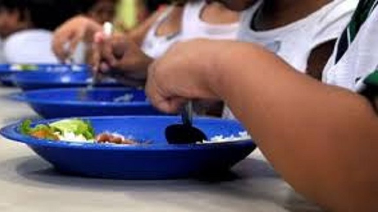 Estudantes recebem alimentação mesmo sem aulas